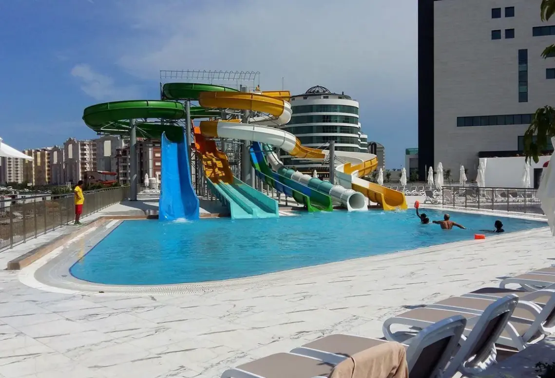 Basen w hotelu Wind of Lara