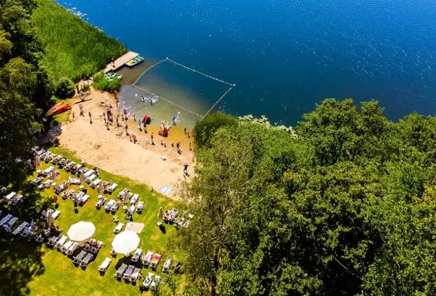 Plaża przy hotelu Zalesie Mazury Active Spa
