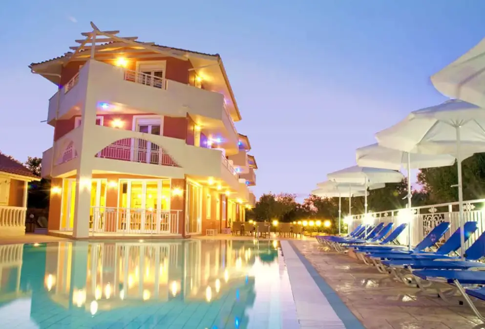 Basen w hotelu Zante Pantheon