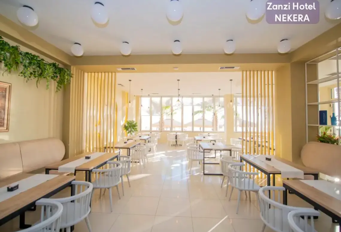 Restauracja i jedzenie w hotelu Zanzi (Golem)
