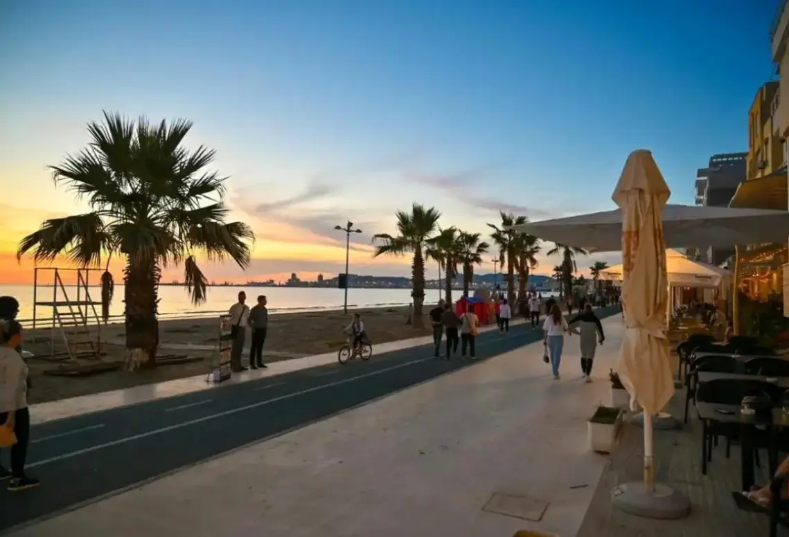 Plaża przy hotelu Zanzi (Golem)