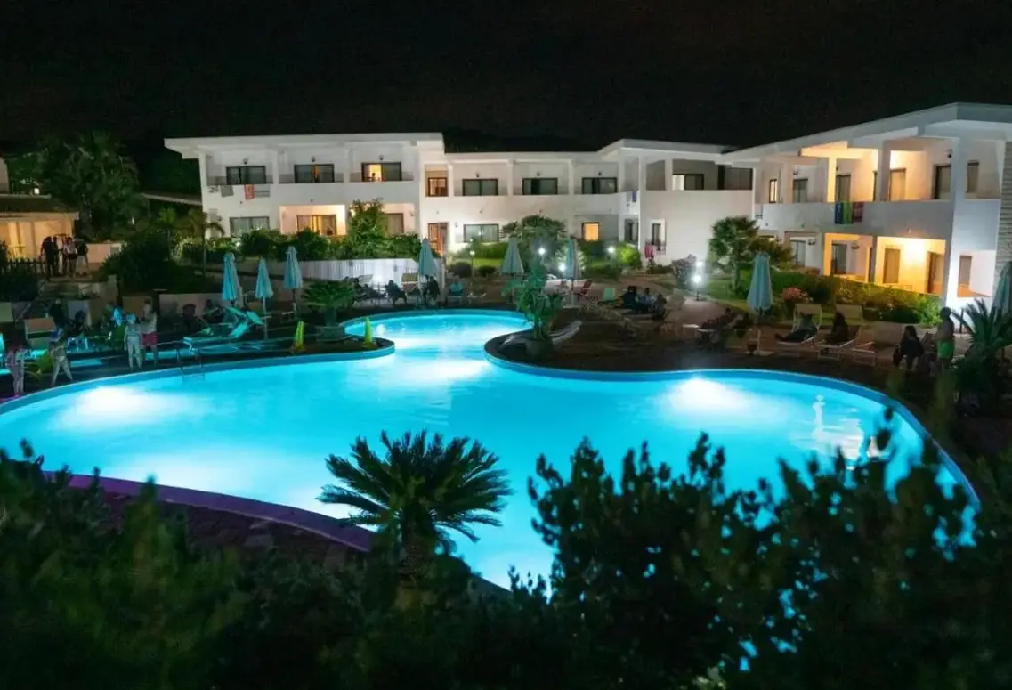 Basen w hotelu Zeta Resort Donnalucata