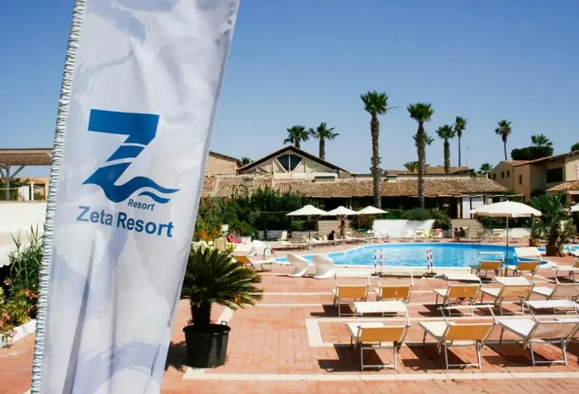 Basen w hotelu Zeta Resort Donnalucata