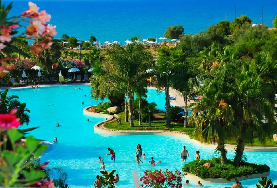 Basen w hotelu Acacia Resort