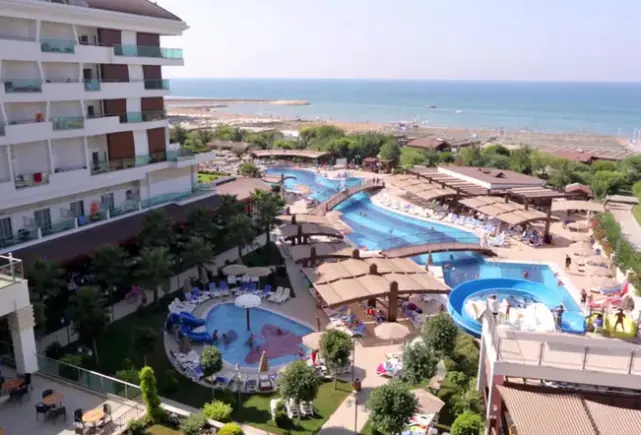 Basen w hotelu Adalya Ocean Deluxe