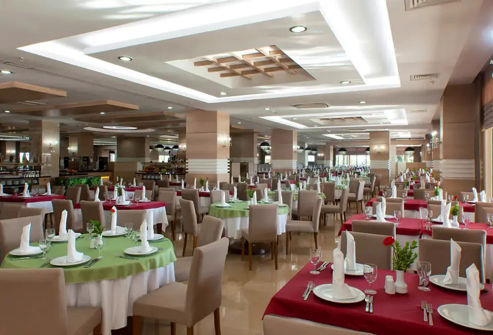 Restauracja i jedzenie w hotelu Adalya Ocean Deluxe