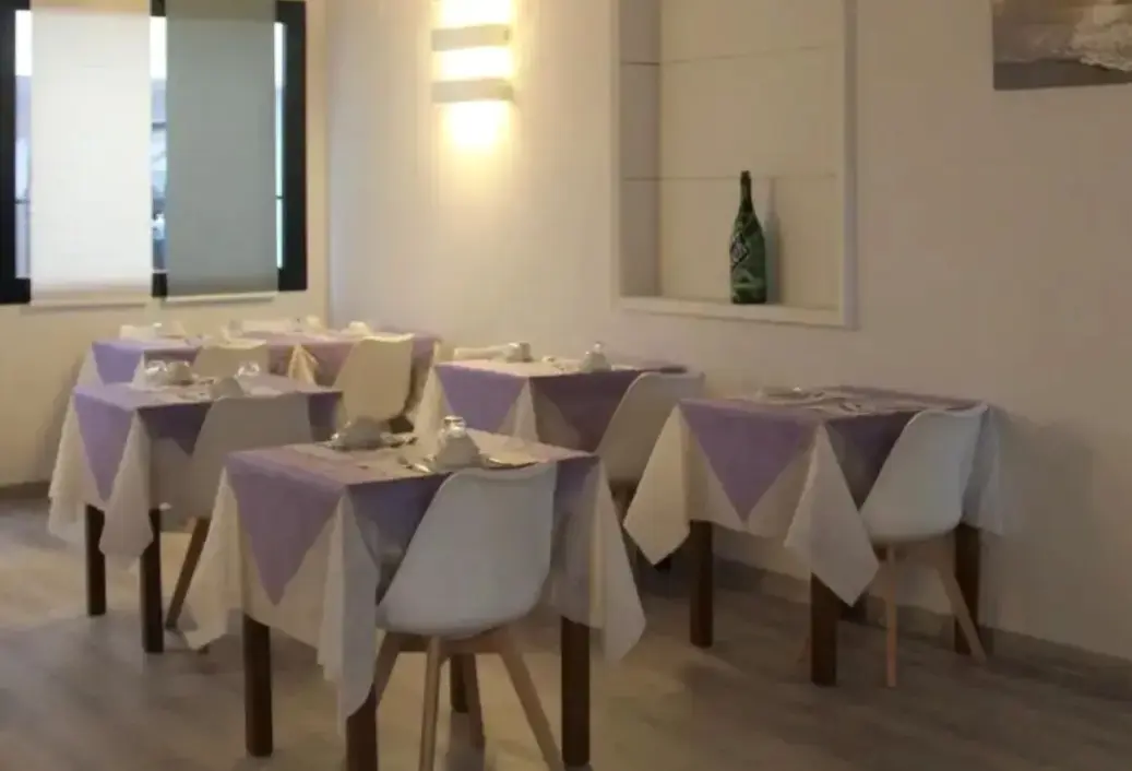 Restauracja i jedzenie w hotelu Adria Nuova