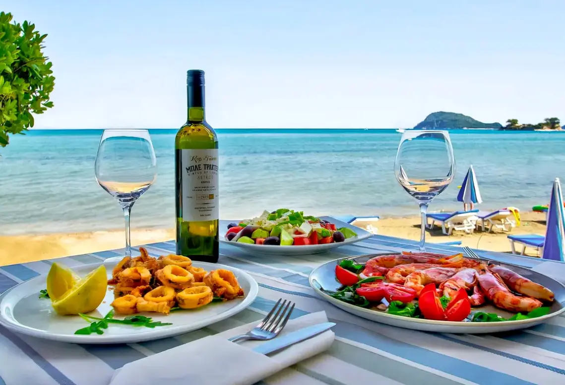 Plaża przy hotelu Aktypis Beach Studios