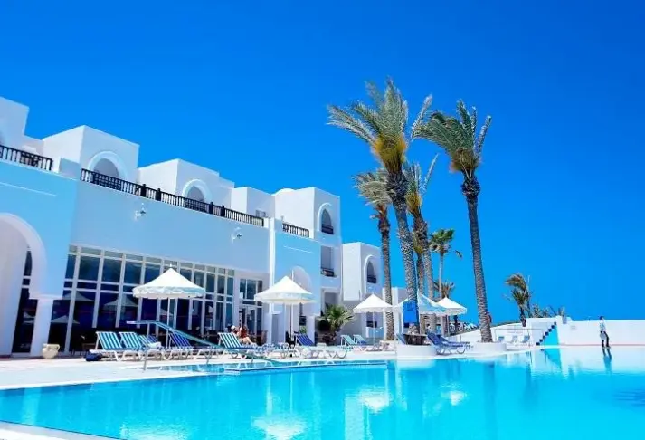 Basen w hotelu Al Jazira Beach
