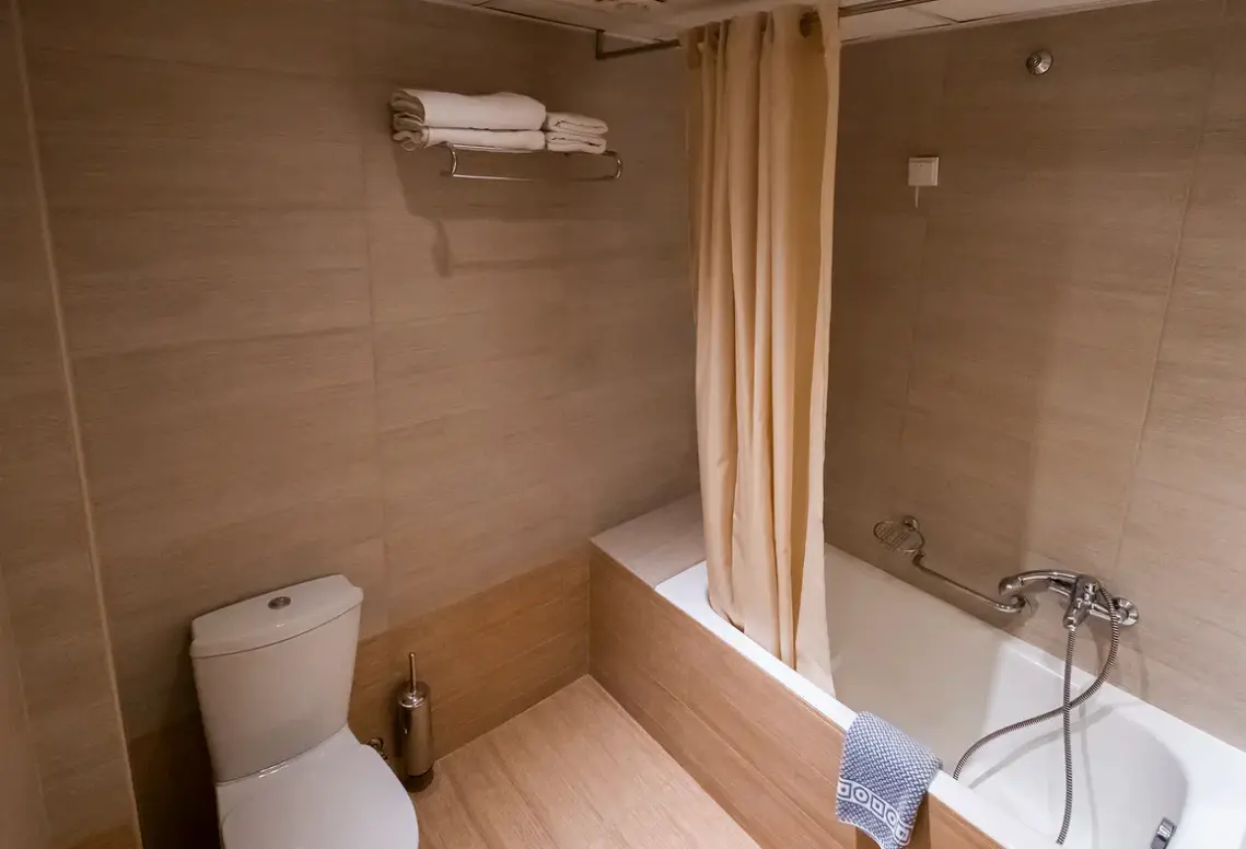 Łazienka w pokoju hotelu Almyrida Beach (Chania)