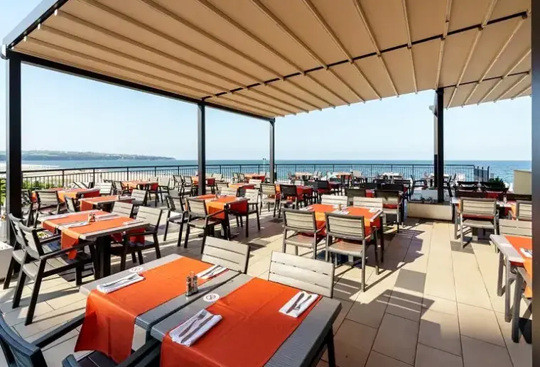 Restauracja i jedzenie w hotelu Alua Helios Bay (ex Riu Helios Bay)