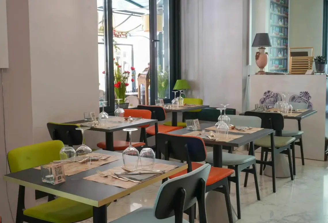 Restauracja i jedzenie w hotelu Ambrosiano
