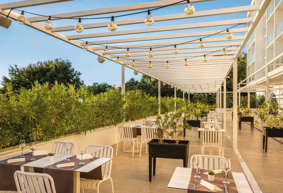 Restauracja i jedzenie w hotelu Aminess Magal Maradiso (ex. Beli Kamik Resort)