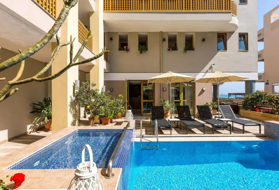 Hotel Ammos Suites