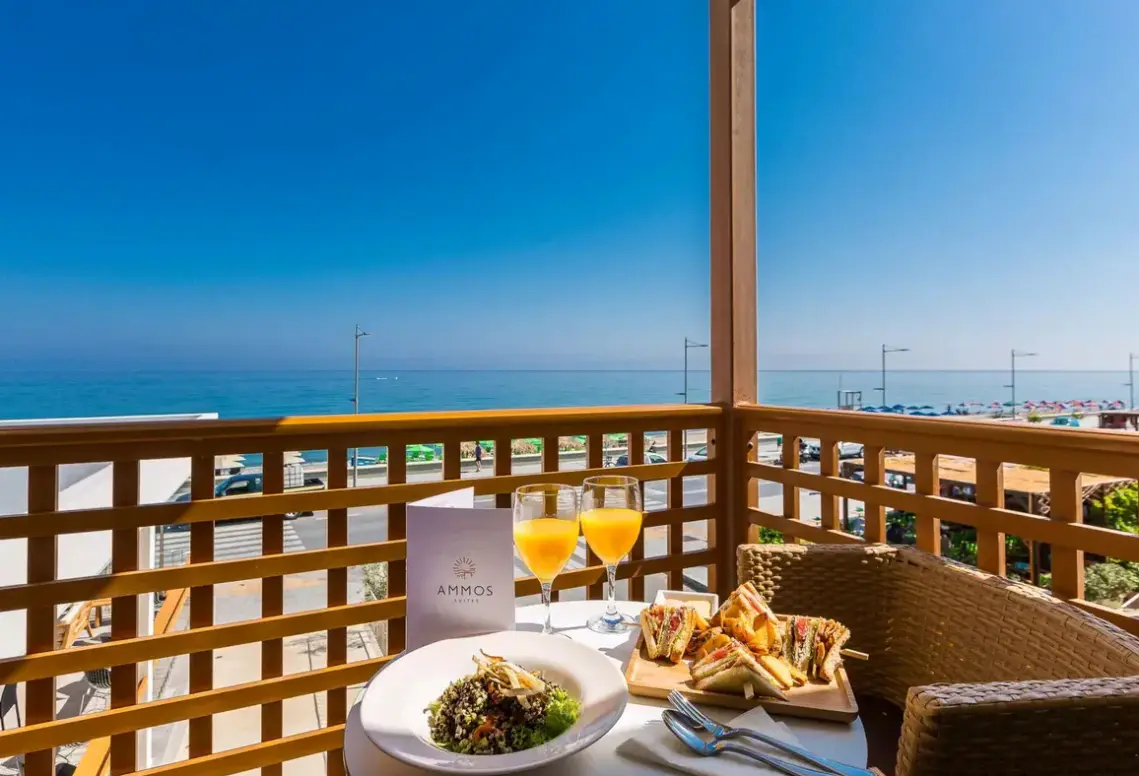 Widok z hotelu Ammos Suites