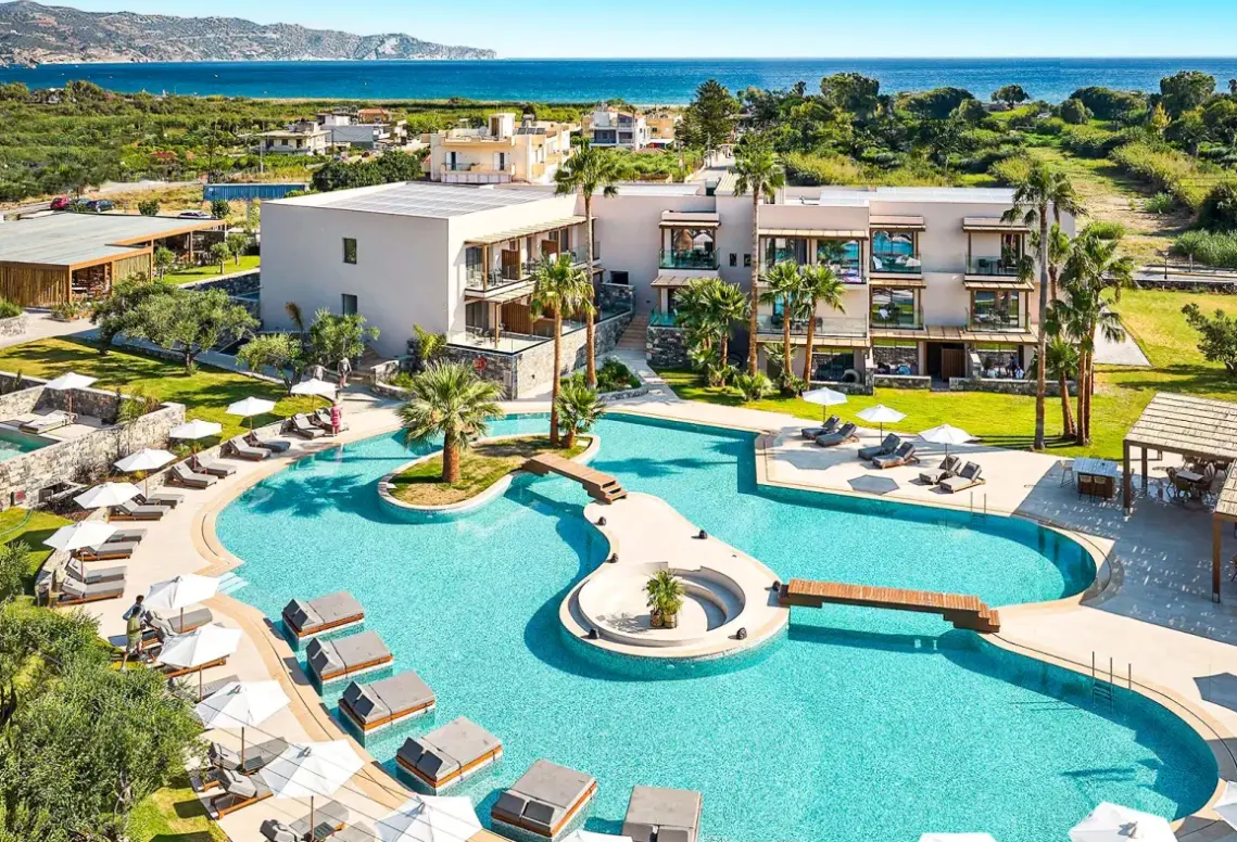 Basen w hotelu Amounda Bay