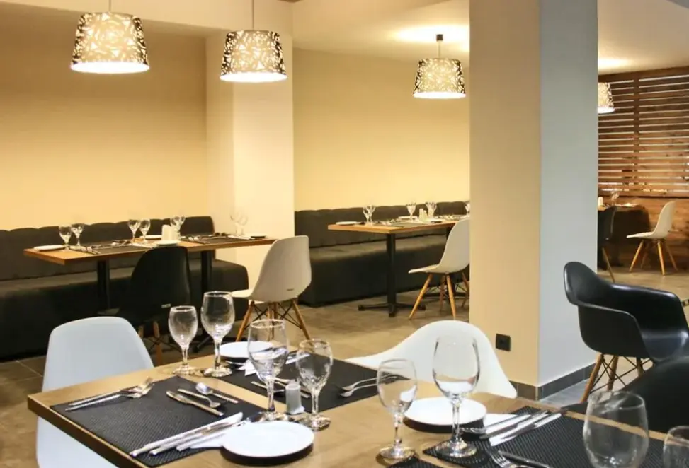 Restauracja i jedzenie w hotelu Amphitryon Boutique