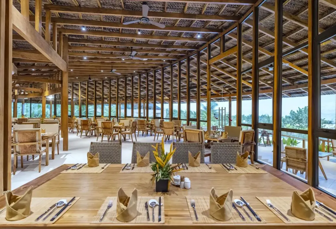 Restauracja i jedzenie w hotelu Ana Mandara Cam Ranh Resort