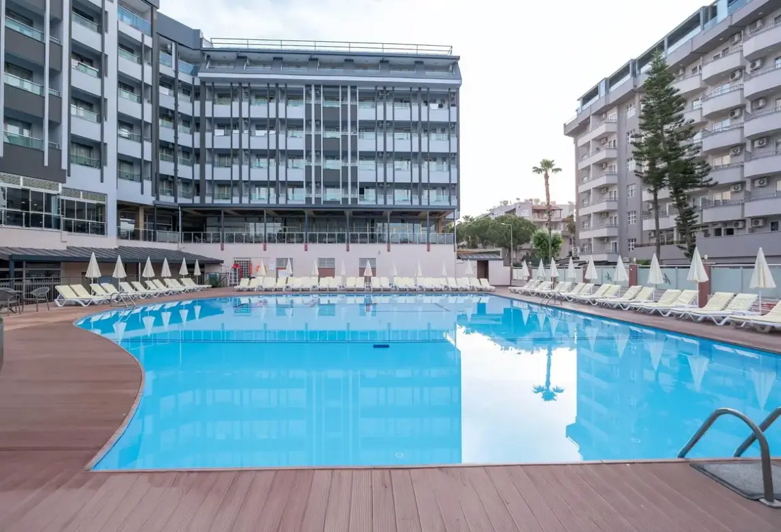Basen w hotelu Ananas (Alanya)