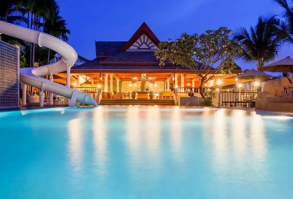 Basen w hotelu Andamantra Resort & Villa Phuket (ex. Blue Marine Resort & Spa)