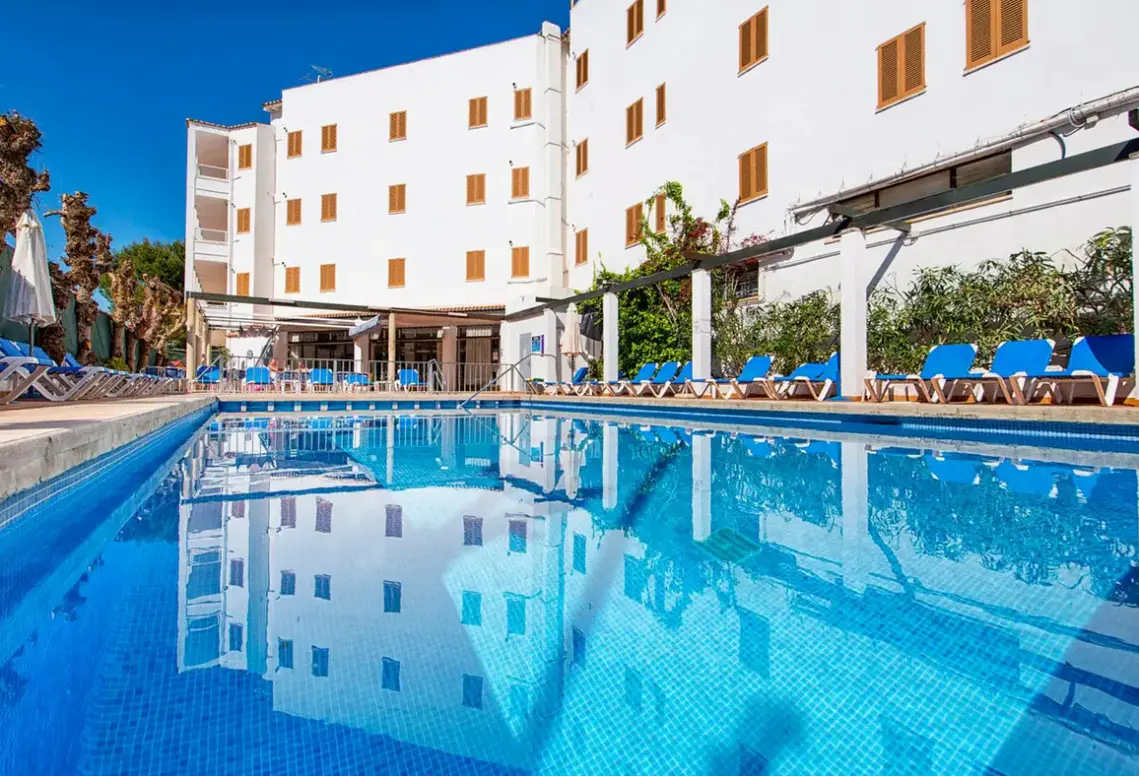 Basen w hotelu Arcos Playa