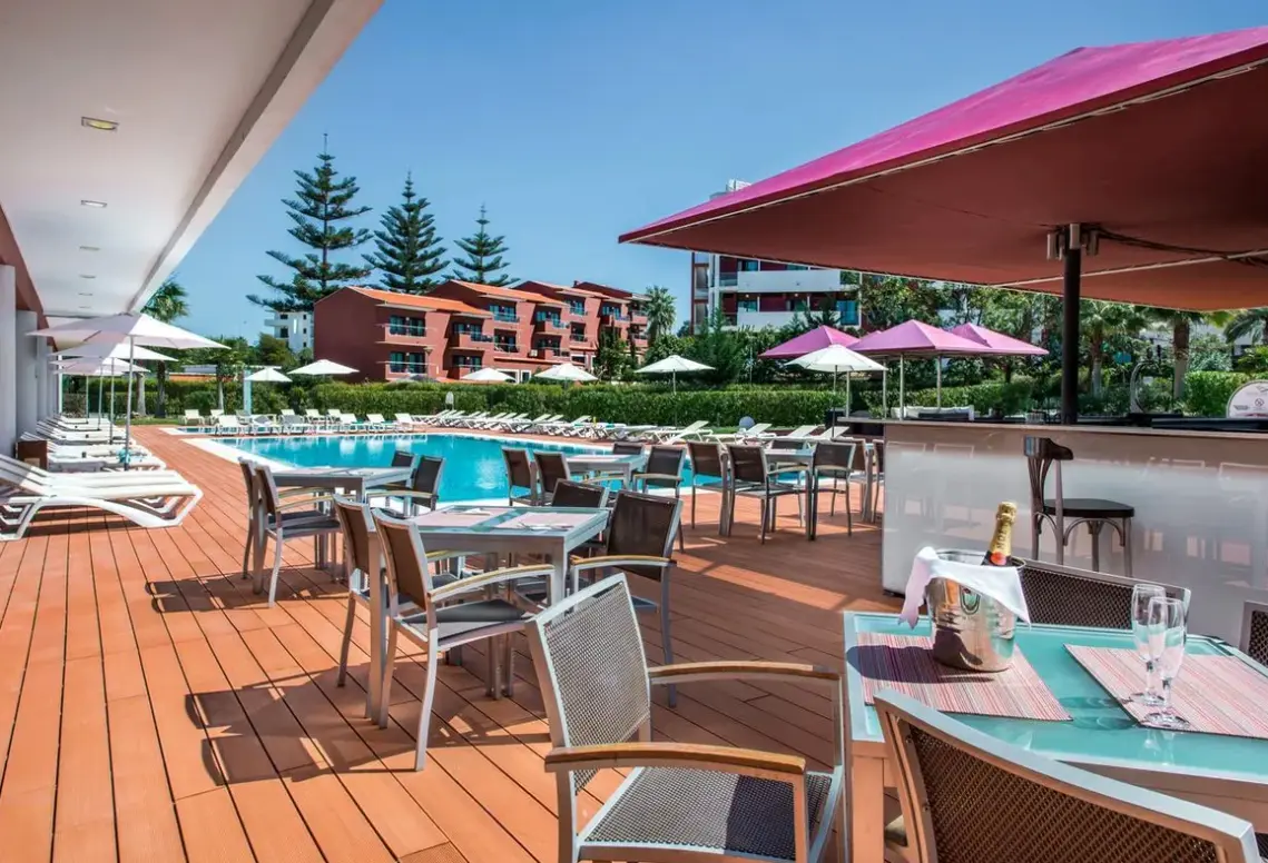 Basen w hotelu Areias Village