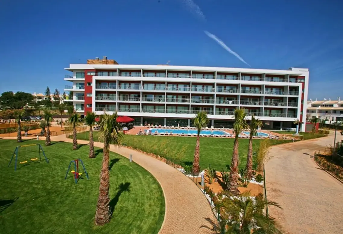 Basen w hotelu Areias Village