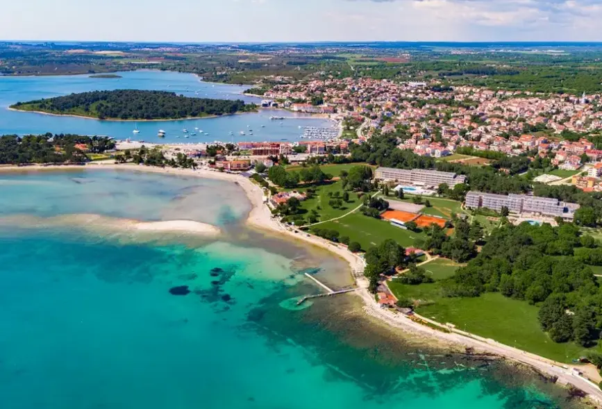 Plaża przy hotelu Arena Holiday (Medulin)