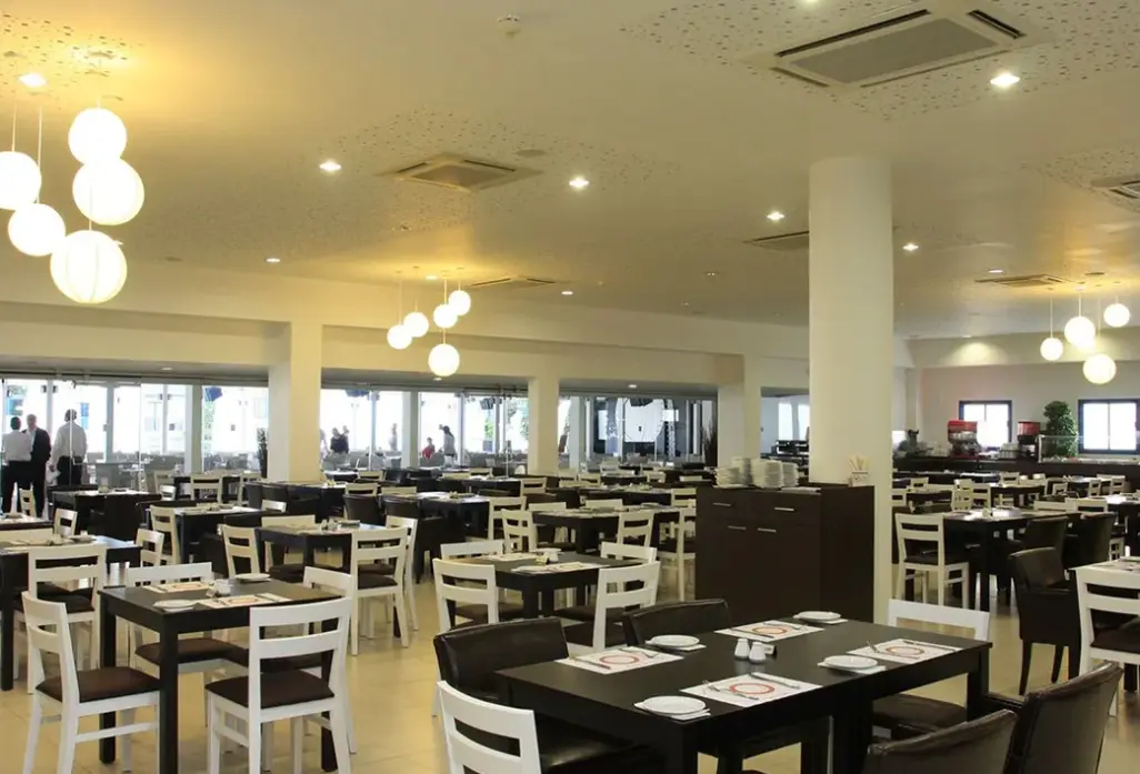 Restauracja i jedzenie w hotelu Atlantica Callisto (ex. Callisto Holiday Village)