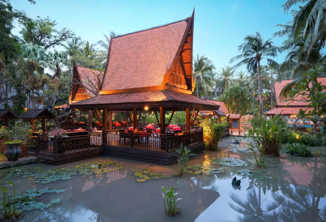 Restauracja i jedzenie w hotelu Avani Pattaya Resort (ex. Marriott)