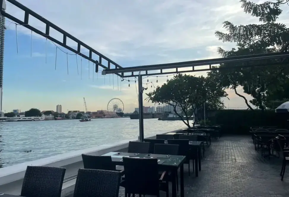 Widok z hotelu Away Riverside Kene