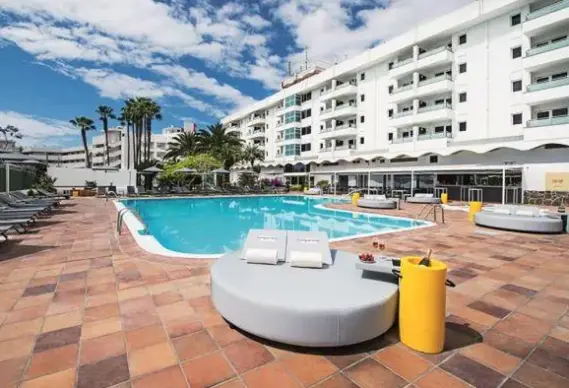 Basen w hotelu AxelBeach Maspalomas Apartments Lounge