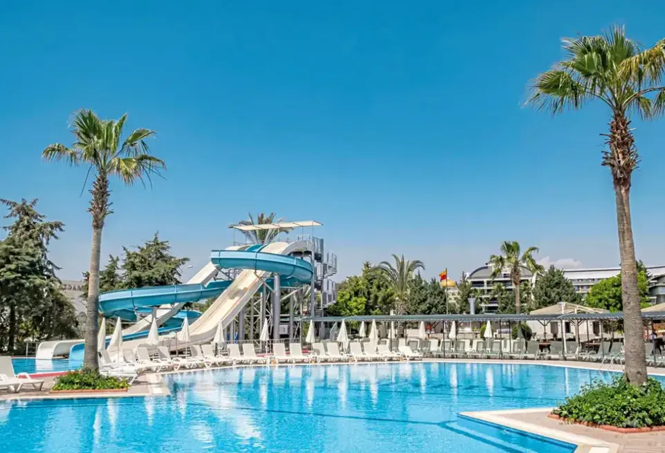 Basen w hotelu Aydinbey Gold Dreams