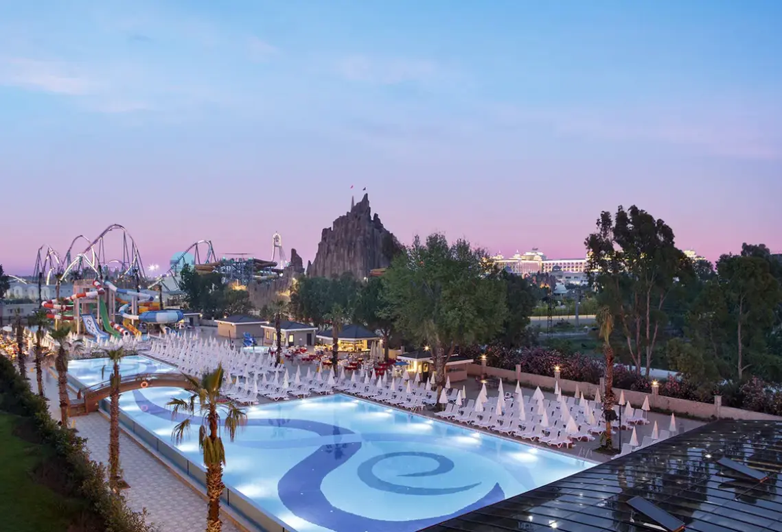 Basen w hotelu Aydinbey Queens Palace & Spa