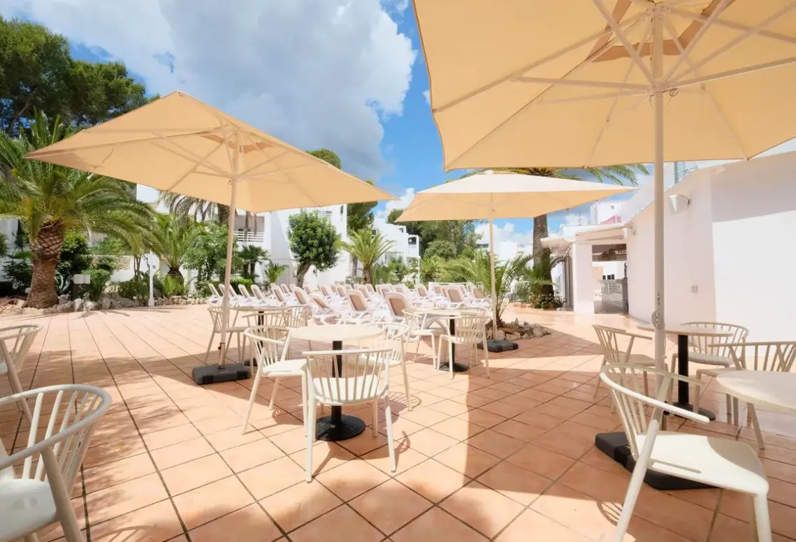 Basen w hotelu Azuline Palmanova Garden