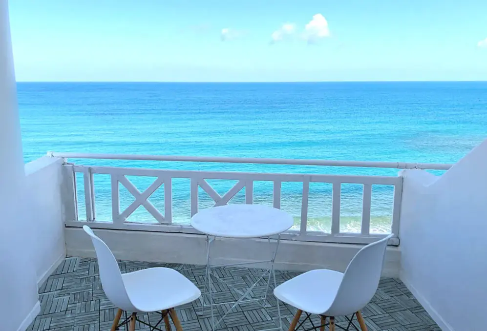 Plaża przy hotelu Azure Mare