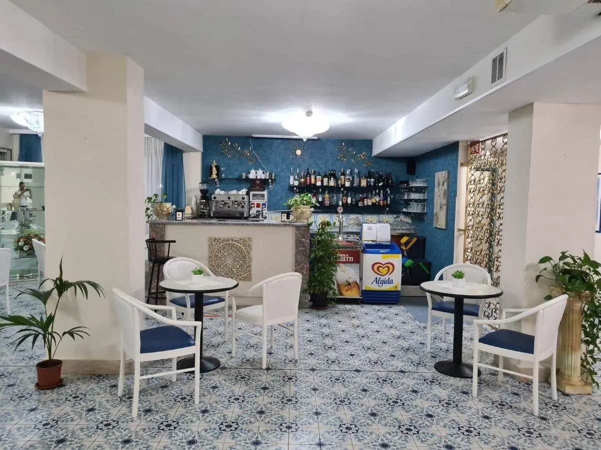 Restauracja i jedzenie w hotelu Baia Degli Dei
