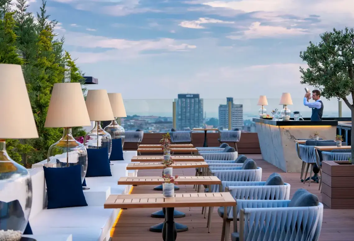Restauracja i jedzenie w hotelu Barcelo Istanbul