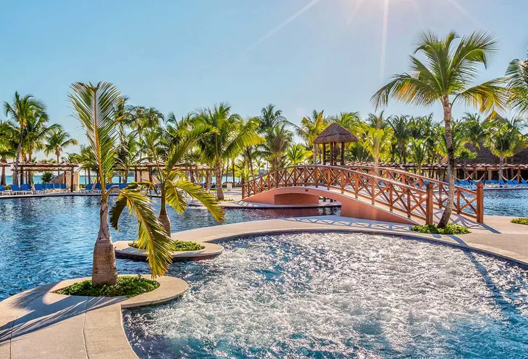 Basen w hotelu Barcelo Maya Beach Resort