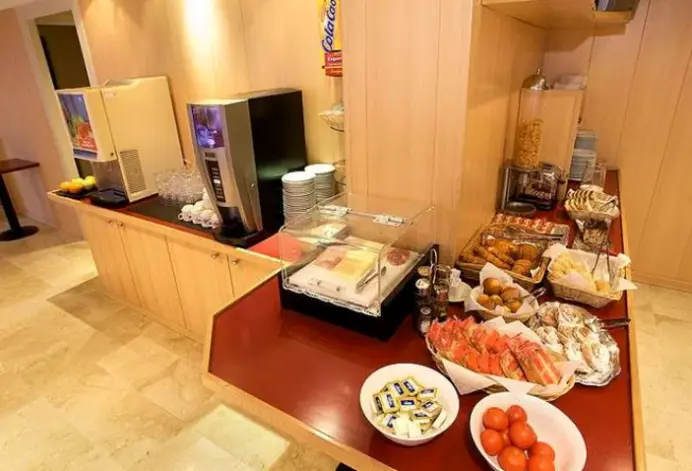 Restauracja i jedzenie w hotelu Basic (Barcelona)