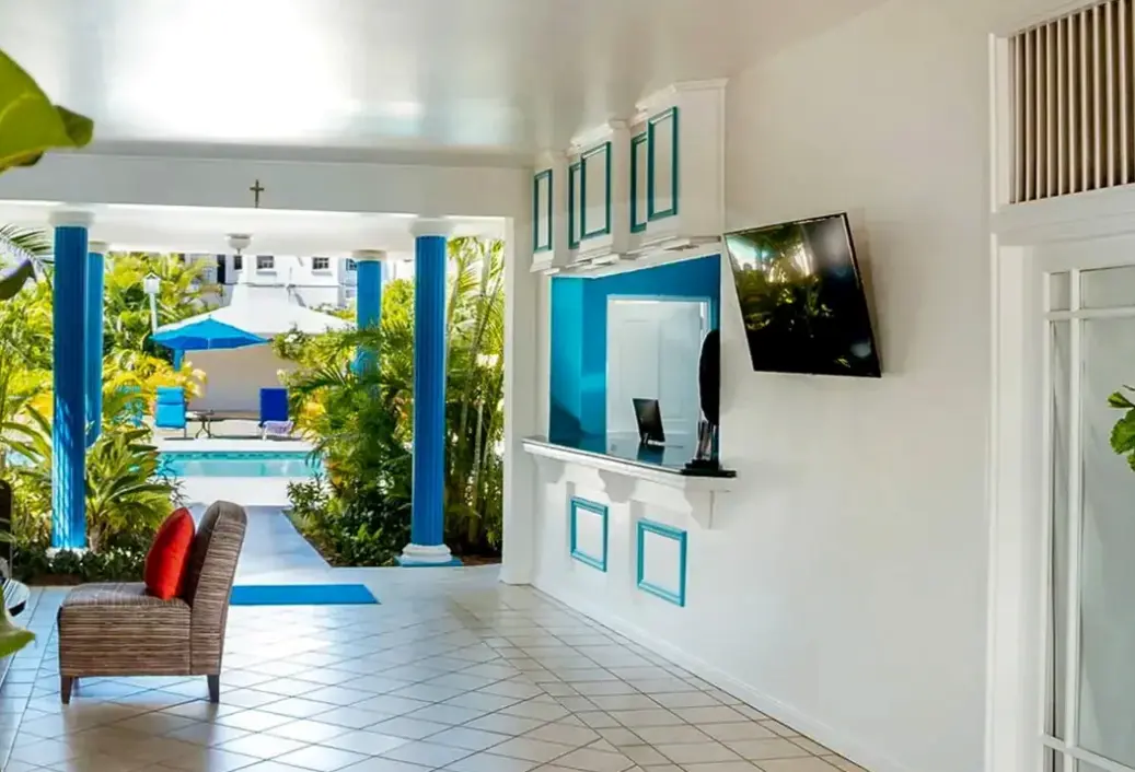 Lobby hotelu Bay Gardens Inn