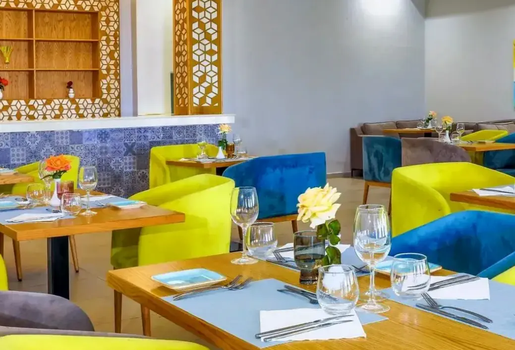 Restauracja i jedzenie w hotelu Be Live Collection Saidia