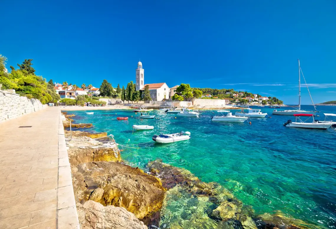 Plaża przy hotelu Beach Bay Hvar Hotel
