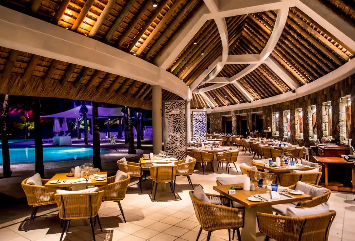Restauracja i jedzenie w hotelu Beachcomber Shandrani Resort & Spa