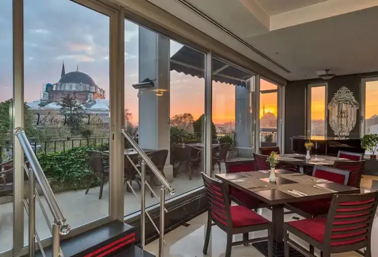 Restauracja i jedzenie w hotelu Beyaz Saray