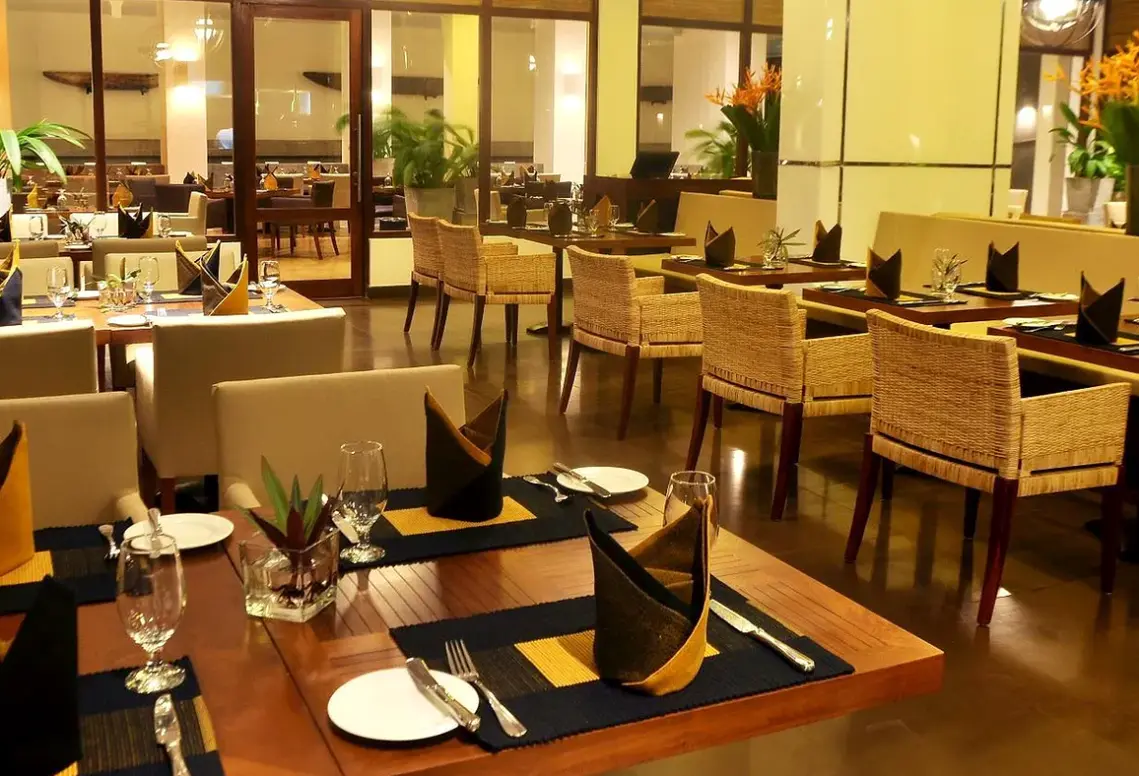 Restauracja i jedzenie w hotelu Blue Water (Wadduwa)