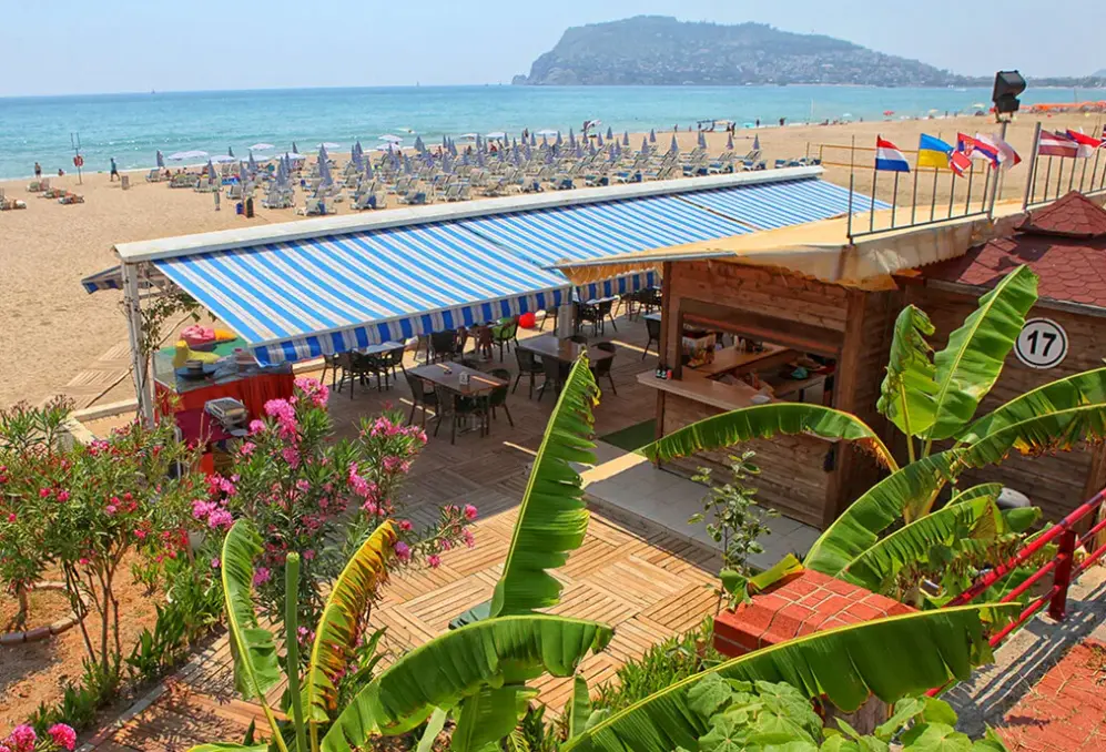 Plaża przy hotelu Blue Wave Suite