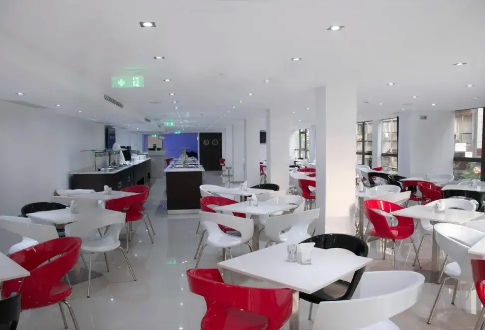 Restauracja i jedzenie w hotelu Breeze Boutique Athens