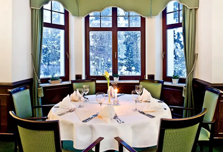 Restauracja i jedzenie w hotelu Bukowy Park Medical SPA