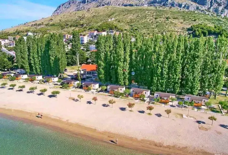Plaża przy hotelu Camp Galeb